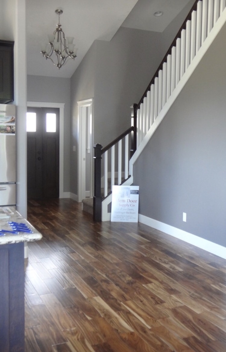 What colors to paint with dark hardwood floors - Peak Professional Painting